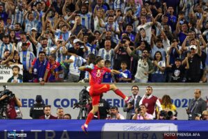 Argentina-vs-Ecuador-Dibu-Martinez