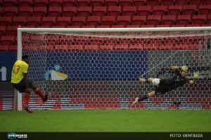 Dibu-Martinez-semifinal-2021-vs-colombia