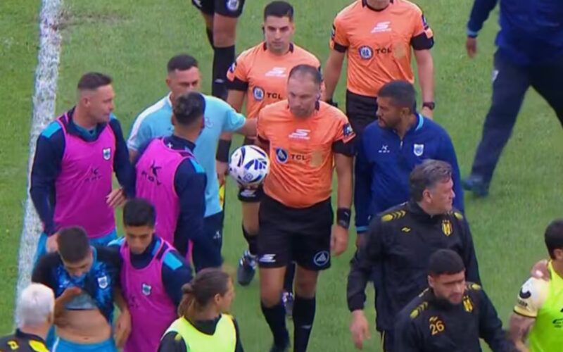 El Tribunal de Disciplina deberá decidir si el partido se reanuda, se repite o se da por finalizado.