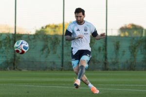 Lionel Messi durante los entrenamientos previos al amistoso con Angola.