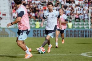 El plantel argentino cerró su preparación antes del amistoso ante Angola en Luanda.
