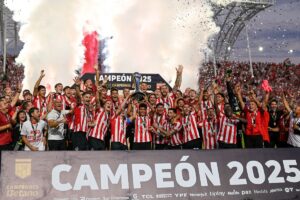 estudiantes campeon trofeo