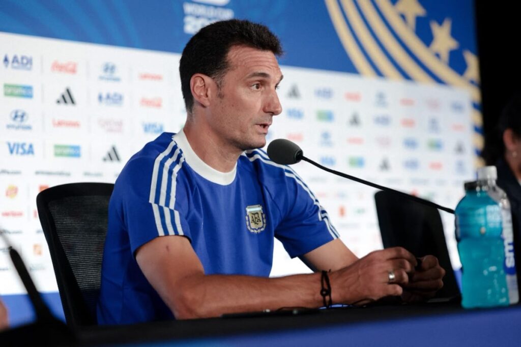 scaloni conferencia previa inglaterra